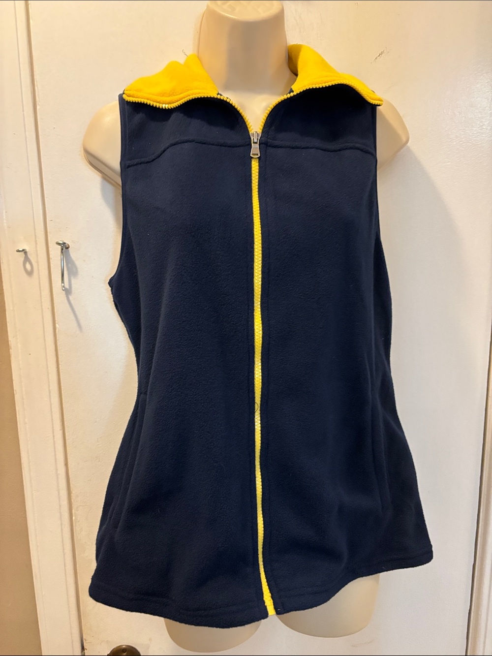 NWT American Living Medium Zip-Front Fleece Vest maize and blue NEW 26-365